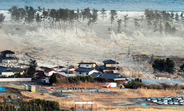 Natori tsunami coming ashore